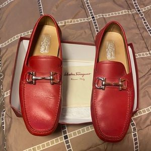 selling a pair of LUXURY FERRAGAMO HoTRed Loafers